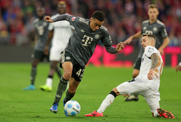 Bayern Munich vs Bayer Leverkusen Review: Jamal Musiala dribbles past Alejandro Grimaldo during the Bundesliga match between Bayern Munich and Bayer Leverkusen at the Allianz Arena on 28th September, 2024.