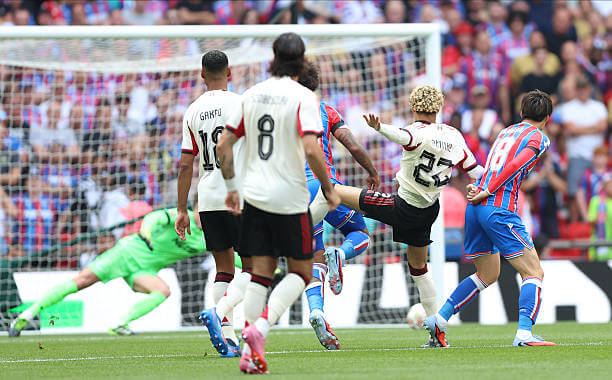 Crystal Palace vs Liverpool Review: Hugo Ekitike scores during the 2025 FA Community Shield match between Crystal Palace and Liverpool at Wembley Stadium on August 10, 2025.