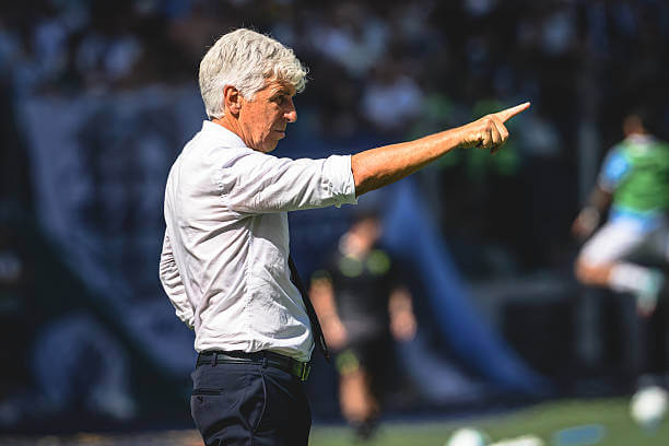 Lazio vs AS Roma Review: Gian Piero Gasperini interacts with his players during the Serie A match between Lazio and AS Roma at the Stadio Olimpico on September 21, 2025.