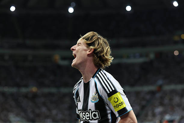 Newcastle vs Barcelona Review: Anthony Gordon reacts after a missed chance during the UEFA Champions League 2025/26 League Phase MD1 match between Newcastle and Barcelona at St James' Park on September 18, 2025.