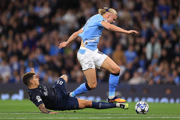 Manchester City vs Napoli Review: Giovanni Di Lorenzo fouls Erling Haaland, which earned him a red card during the UEFA Champions League 2025/26 League Phase MD1 match between Manchester City and Napoli at the Etihad Stadium on September 18, 2025.