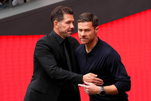 Atlético Madrid vs Real Madrid Review: Diego Simeone and Xabi Alonso embrace prior to the La Liga match between Atletico Madrid and Real Madrid at the Metropolitano on September 27, 2025.