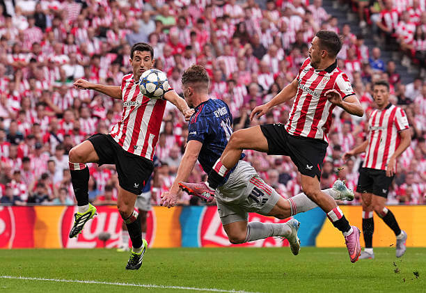 Athletic Bilbao vs Arsenal Review: Viktor Gyökeres heads a cross wide during the UEFA Champions League 2025/26 League Phase MD1 match between Athletic Bilbao and Arsenal at the San Mamés Stadium on September 16, 2025.