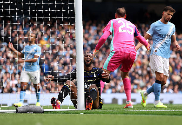 Manchester City vs Everton Review: Beto reacts after missing a chance during the Premier League match between Manchester City and Everton at the Etihad Stadium on October 18, 2025.