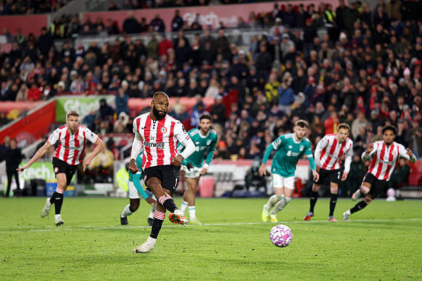 Brentford vs Liverpool Review: Igor Thiago scores from the penalty spot during the Premier League match between Brentford and Liverpool at the Gtech Community Stadium on October 25, 2025.