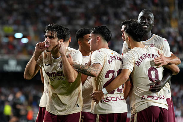 La Liga Roundup, Matchday 10: Gerard Moreno celebrates his goal with his teammates during the La Liga match between Valencia and Villarreal at the Mestalla on October 25, 2025.