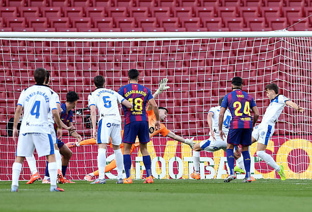 Barcelona vs Alaves Review: Pablo Ibanez scores during the La Liga match between Barcelona and Alaves at the Camp Nou on November 29, 2025.