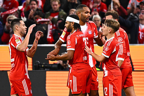 Bayern Munich vs Bayer Leverkusen Review: Bayern Munich players celebrate during the Bundesliga match between Bayern Munich and Bayer Leverkusen at the Allianz Arena on November 01, 2025.