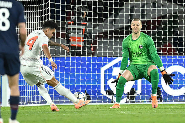 PSG vs Bayern Munich Review: Luis Diaz scores his second goal of the game during the UEFA Champions League 2025/26 League Phase MD4 match between PSG and FC Bayern Munich at Parc des Princes on November 4, 2025.