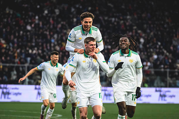 Serie A Roundup, Matchday 12: Evan Ferguson celebrates his goal during the Serie A match between Cremonese and AS Roma at Stadio Giovanni Zini on November 23, 2025.