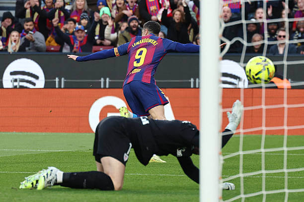 Barcelona vs Athletic Bilbao Review: Robert Lewandowski celebrates his goal during the La Liga match between Barcelona and Athletic Bilbao at Camp Nou on November 22, 2025.