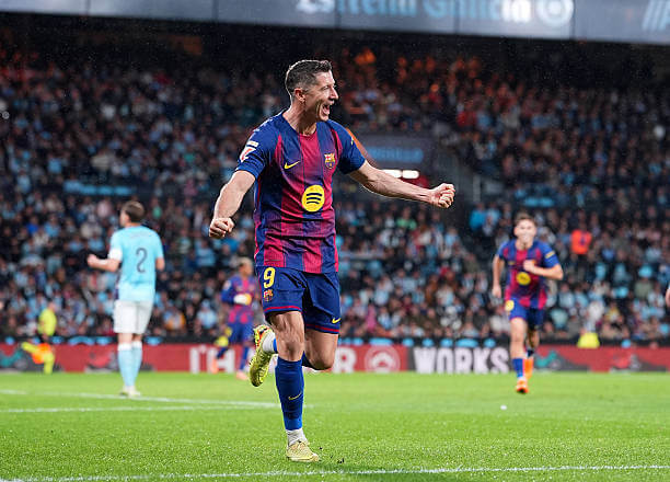 La Liga Roundup, Matchday 12: Robert Lewandowski celebrates his second goal during the La Liga match between Celta Vigo and Barcelona at Estadio de Balaídos on November 09, 2025.