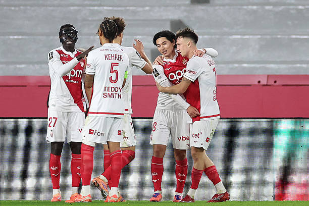 Monaco vs PSG Review: Takumi Minamino celebrates his goal with his teammates during the Ligue 1 match between Monaco and PSG at the Stade Louis II on November 29, 2025.