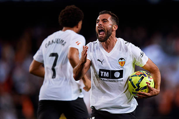 La Liga Roundup, Matchday 12: Luis Rioja celebrates his goal during the La Liga match between Valencia and Real Betis at Mestalla on November 9, 2025.