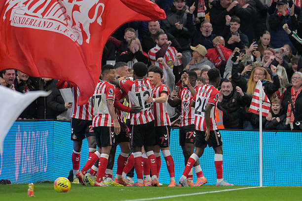 Sunderland vs Arsenal Review: Sunderland players celebrate during the Premier League match between Sunderland and Arsenal at the Stadium of Light on November 08, 2025.