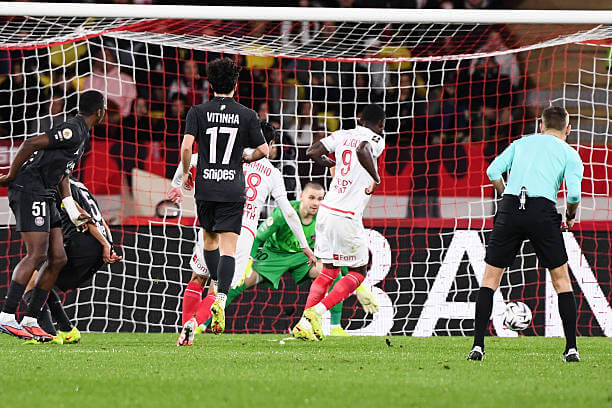 Monaco vs PSG Review: Takumi Minamino scores during the Ligue 1 match between Monaco and PSG at the Stade Louis II on November 29, 2025.