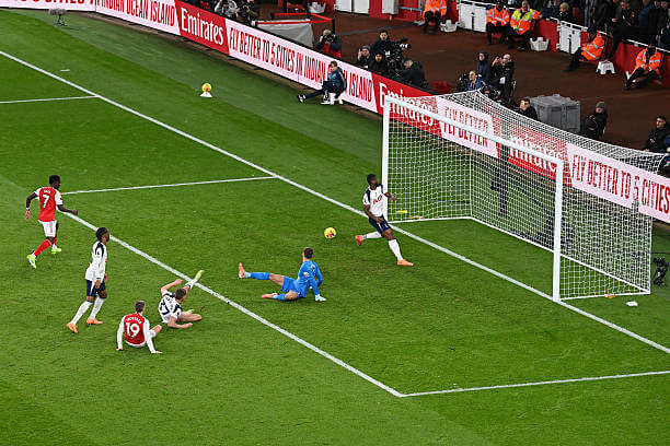Arsenal vs Tottenham Review: Leandro Trossard scores during the Premier League match between Arsenal and Tottenham at the Emirates Stadium on November 23, 2025.