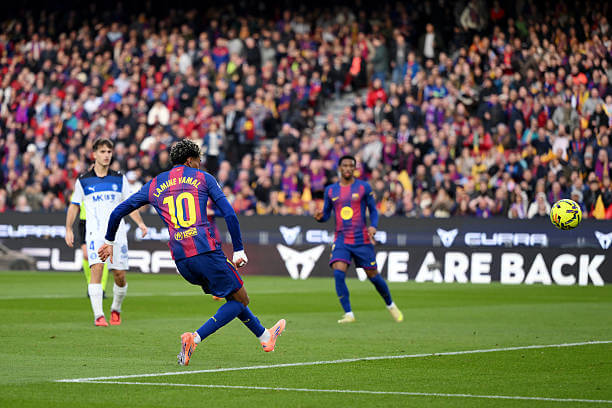 Barcelona vs Alaves Review: Lamine Yamal scores during the La Liga match between Barcelona and Alaves at the Camp Nou on November 29, 2025.