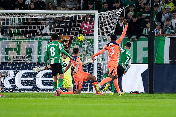 Real Betis vs Barcelona Review: Antony scores during the La Liga match between Real Betis and Barcelona at Estadio de La Cartuja on December 6, 2025.