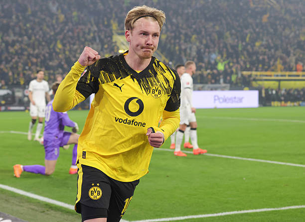Bundesliga Roundup, Matchday 15: Julian Brandt celebrates his goal during the Bundesliga match between Dortmund and Borussia Mönchengladbach at Signal Iduna Park on December 19, 2025.