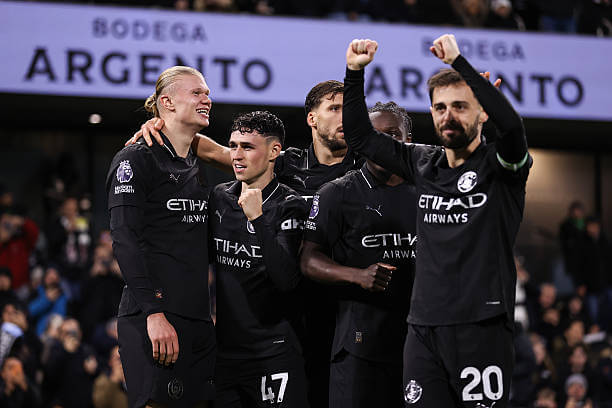 Fulham vs Manchester City Review: Manchester City players celebrate during the Premier League match between Fulham and Manchester City at Craven Cottage on December 02, 2025.
