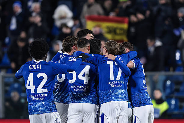 Serie A Roundup, Matchday 13: Como players celebrate during the Serie A match between Como and Sassuolo at Stadio Giuseppe Sinigaglia on November 28, 2025.