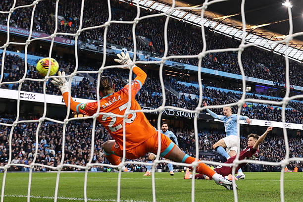 Manchester City vs West Ham Review: Erling Haaland scores his first goal of the game during the Premier League match between Manchester City and West Ham at the Etihad Stadium on December 20, 2025.