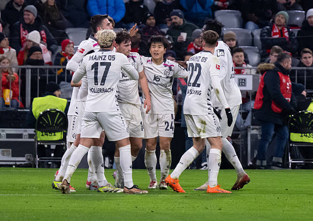 Bundesliga Roundup, Matchday 14: Mainz players celebrate during the Bundesliga match between Bayern Munich and Mainz at the Allianz Arena on December 14, 2025.