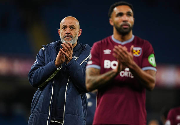 Manchester City vs West Ham Review: Nuno Espirito Santo applauds the West Ham fans after the the Premier League match between Manchester City and West Ham at the Etihad Stadium on December 20, 2025.