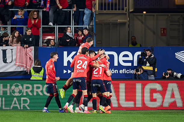 La Liga Roundup, Matchday 17: Ante Budimir celebrates his goal with his teammates during the La Liga match between Osasuna and Alaves at El Sadar on December 20, 2025.