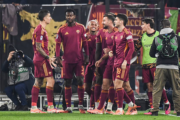 Serie A Roundup, Matchday 15: AS Roma players celebrate during the Serie A match between AS Roma and Como at Stadio Olimpico on December 15, 2025.