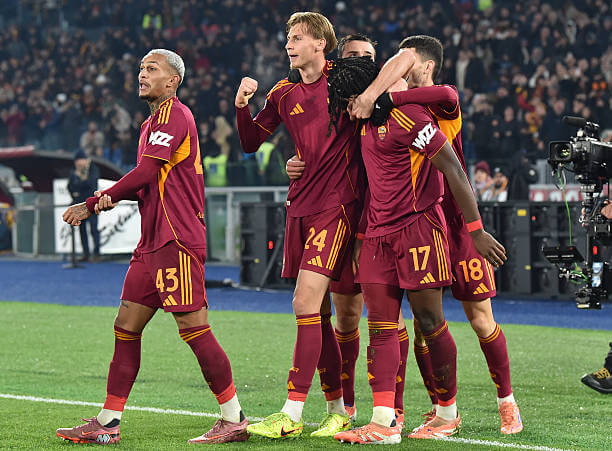 Serie A Roundup, Matchday 17: Manu Koné celebrates his goal with his teammates during the Serie A match between AS Roma and Genoa at the Stadio Olimpico on December 29, 2025.
