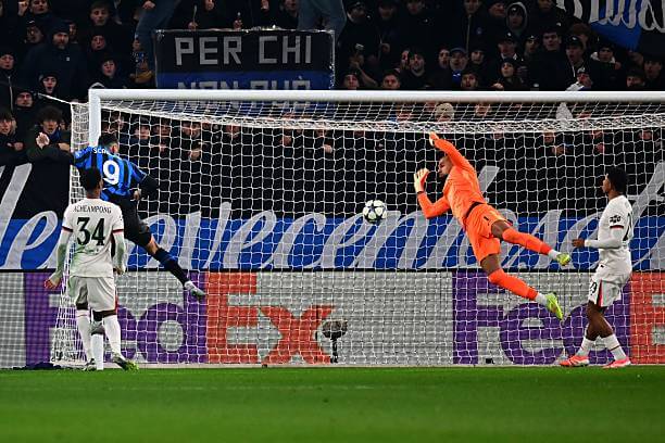 Atalanta vs Chelsea Review: Gianluca Scamacca scores during the UEFA Champions League 2025/2026 League Phase MD6 match between Atalanta and Chelsea at the New Balance Arena on December 6, 2025.