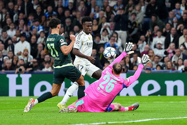 Real Madrid vs Manchester City Review: Vinicius Junior misses a chance during the UEFA Champions League 2025/26 League Phase MD6 match between Real Madrid and Manchester City at the Santiago Bernabeu on December 10, 2025.