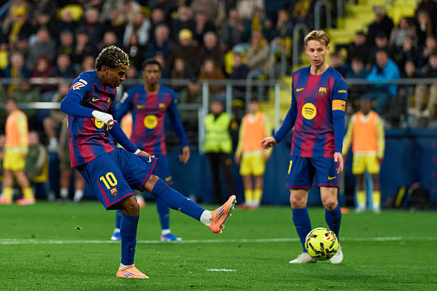 Villarreal vs Barcelona Review: Lamine Yamal scores during the La Liga match between Villarreal  and Barcelona at La Ceramica on December 21, 2025.