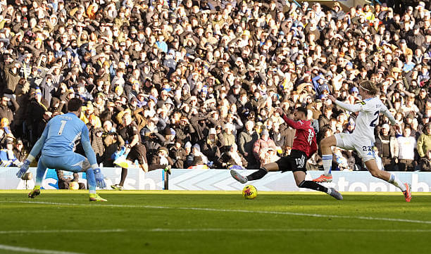 Premier League Roundup, Matchday 20: Matheus Cunha scores during the Premier League match between Leeds United and Manchester United at Elland Road on January 04, 2026.
